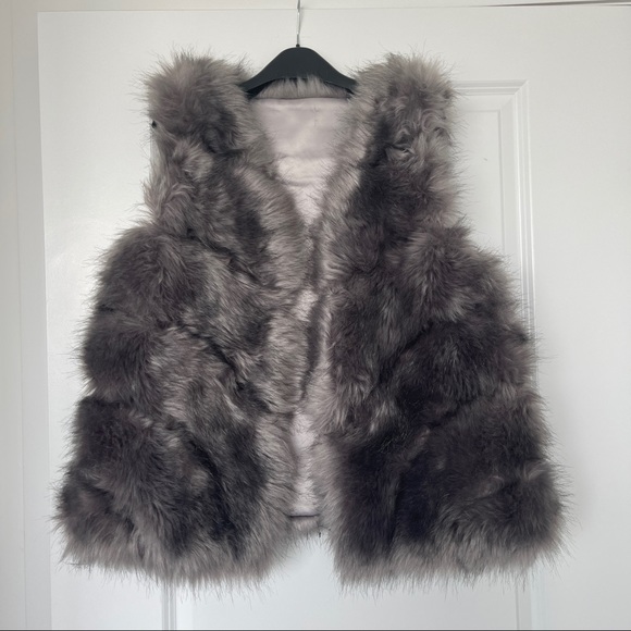 Faux fur grey long vest - Picture 2 of 6